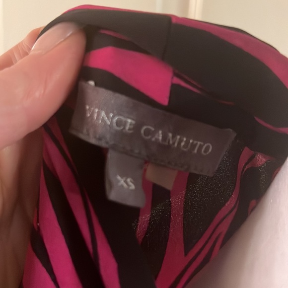 VINCE CAMUTO SLEEVELESS TOP - Picture 3 of 5